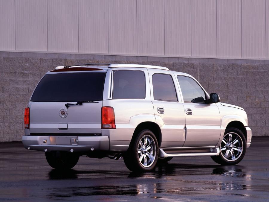  Cadillac Escalade Twin Turbo Concept 2001 года  (фото 2 из 3)